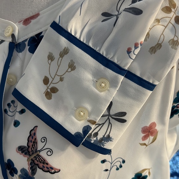 NWT Loft Butterfly & Floral Blouse - Picture 4 of 7